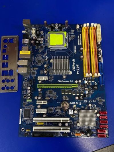 Лот: 16631641. Фото: 1. Материнская плата Asrock P43DE... Материнские платы