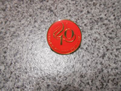 Лот: 3311836. Фото: 1. Значок 40 лет Oriflame. Юбилейные