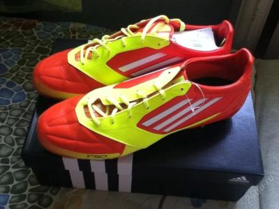 Лот: 2669915. Фото: 1. Бутсы Adidas. Спортивная символика и атрибутика