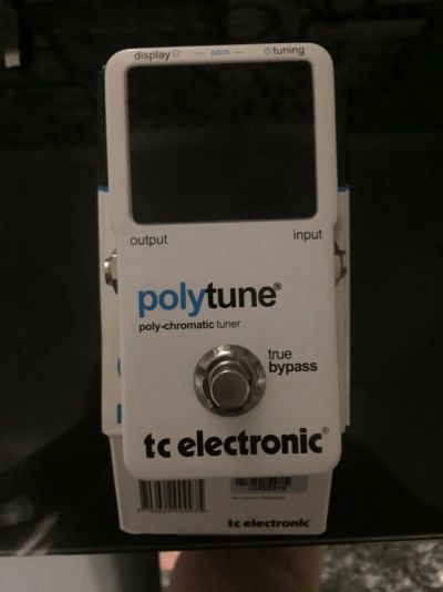 Лот: 14069284. Фото: 1. T.C. Electronic Poly Tune. Гитарные эффекты и комбоусилители