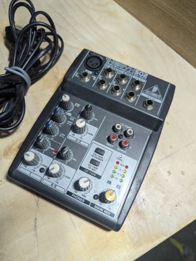 Лот: 22713529. Фото: 1. Behringer Xenyx 502 микшерный... Микшеры, предусилители, микрофонные эффекты