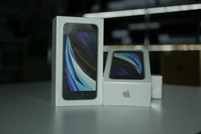 Лот: 15891319. Фото: 1. Смартфон Apple Iphone SE 2020... Смартфоны