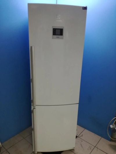 Лот: 9880533. Фото: 1. Холодильник Electrolux EN3481AOW... Холодильники, морозильные камеры