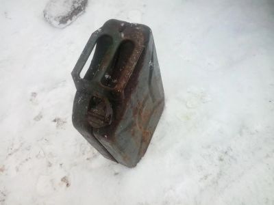 Лот: 8426064. Фото: 1. Продам канистру под бензин, металлическую... Ёмкости для топлива, канистры
