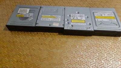 Лот: 25234706. Фото: 1. 4 DVD одним лотом. Приводы CD, DVD, BR, FDD