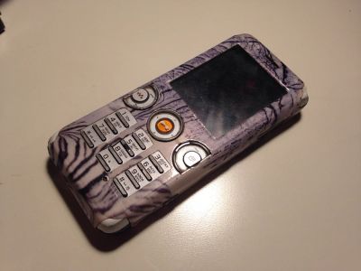 Лот: 6997800. Фото: 1. Сотовый телефон Sony Ericsson... Кнопочные мобильные телефоны