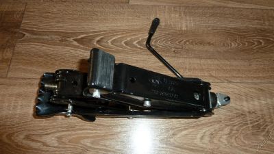 Лот: 5754686. Фото: 1. Домкрат автомобильный. Домкраты