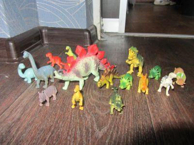 Лот: 18805218. Фото: 1. Пластмассовые фигурки динозавров. Игрушки
