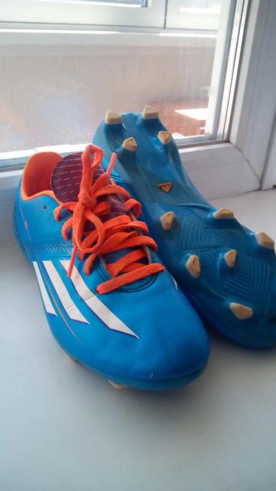 Лот: 8027804. Фото: 1. Детские бутсы adidas 31-33 размер. Кеды, кроссовки