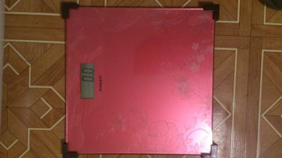 Лот: 4700845. Фото: 1. Весы Scarlett SC-215 Red. Остальная техника