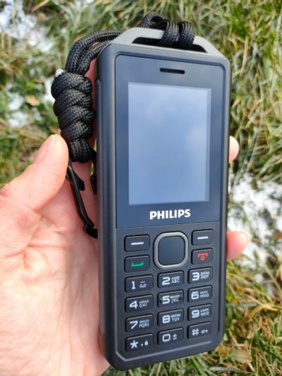 Лот: 21106660. Фото: 1. Телефон Philips Xenium e2317 новый. Кнопочные мобильные телефоны