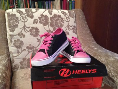 Лот: 5035098. Фото: 1. Кроссовки Heelys. Кеды, кроссовки