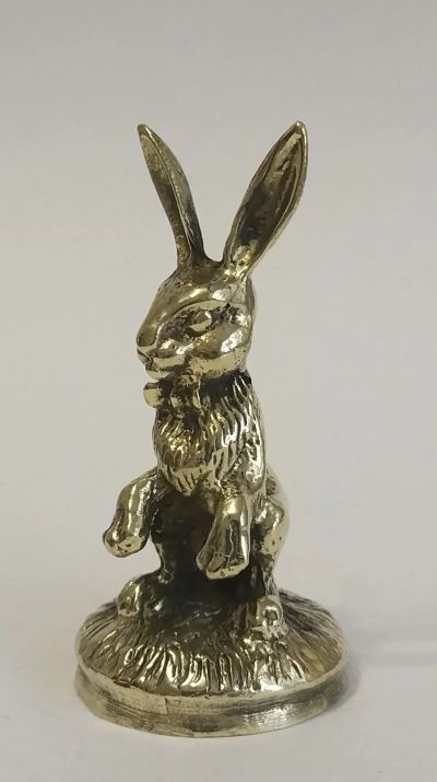 Лот: 19618354. Фото: 1. Кролик на подставке - подарочная... Фигурки, статуэтки