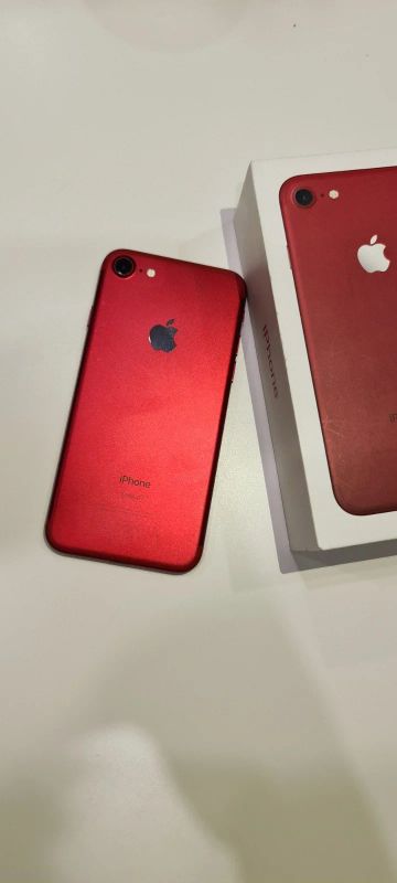 Лот: 16869297. Фото: 1. IPhone 7 Red 256 GB. Чехлы, бамперы