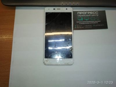 Лот: 15585851. Фото: 1. Смартфон Fly FS528 Memory Plus. Смартфоны