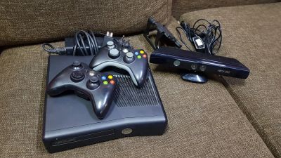 Лот: 17168879. Фото: 1. Xbox 360 + kinect + 2геймпада... Игровые приставки, консоли