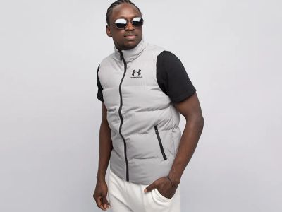 Лот: 24978068. Фото: 1. Жилет Under Armour. Верхняя одежда
