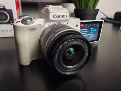 Лот: 15030603. Фото: 1. Фотоаппарат Canon EOS M50 Kit... Цифровые зеркальные