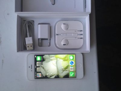 Лот: 3970068. Фото: 1. Iphone 5 16 gb оригинал читаем... Смартфоны