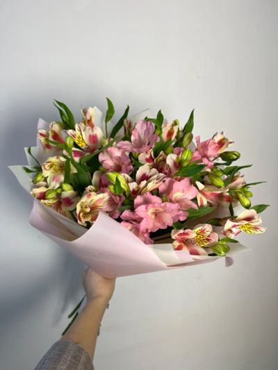 Лот: 25025900. Фото: 1. Букет из 7 альстромерий. Свежие цветы