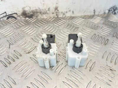 Лот: 25169689. Фото: 1. корректор фар Renault Fluence... Двигатель и элементы двигателя