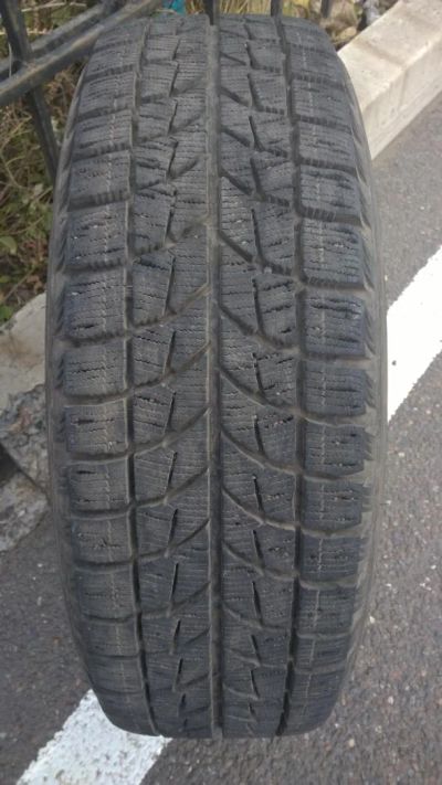 Лот: 4620531. Фото: 1. Зимние липучки Blizzak Bridgestone... Шины на дисках