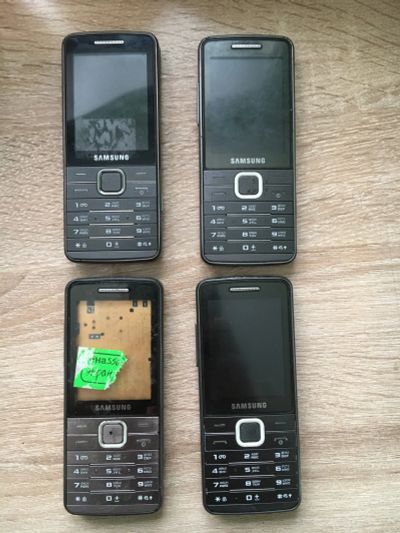 Лот: 20358597. Фото: 1. телефон Samsung GT-S5610 S5611. Кнопочные мобильные телефоны