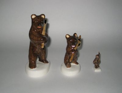 Лот: 10341463. Фото: 1. Три медведя.Скульптор Львов. Фарфор, керамика