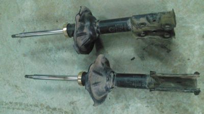 Лот: 2776332. Фото: 1. Стойки на Toyota IST (передние... Ходовая, подвеска, рулевое управление