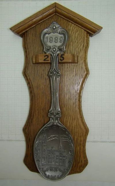 Лот: 11192275. Фото: 1. Ложка на подставке на стену (R638... Другое (живопись, скульптура, фото)