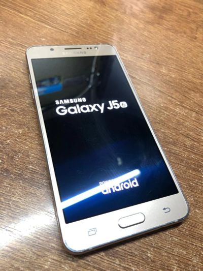 Лот: 12650344. Фото: 1. Смартфон Samsung Galaxy J5 (2016... Смартфоны