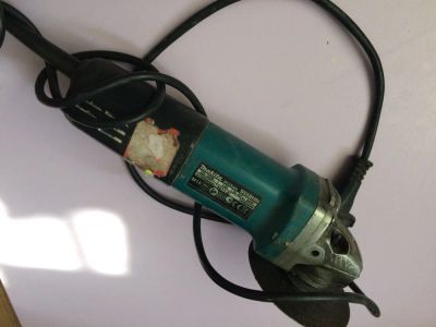 Лот: 5746454. Фото: 1. Болгарка Makita 9558 HN норм.состояние... Электроинструмент