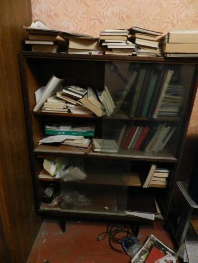 Лот: 3523014. Фото: 1. Сервант (можно под книги или под... Полки, стеллажи, этажерки