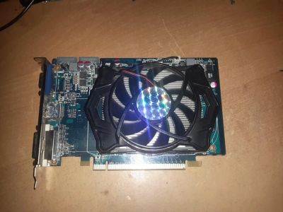Лот: 7161157. Фото: 1. Sapphire Radeon HD5570 1GB GDDDR5... Видеокарты