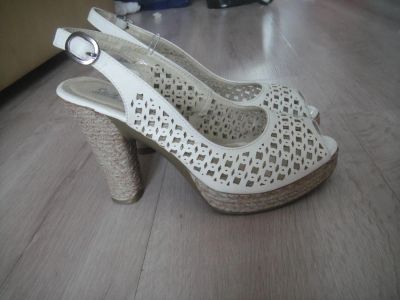 Лот: 9122953. Фото: 1. Босоножки Stella Mazarini 39-40. Босоножки