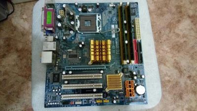 Лот: 10729014. Фото: 1. Материнская плата GigaByte GA-945GZM-S2... Материнские платы