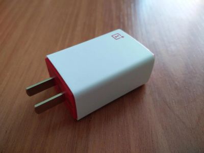 Лот: 6799639. Фото: 1. Зарядка для телефона OnePlus One... Зарядные устройства, блоки питания, адаптеры сетевые для смартфонов