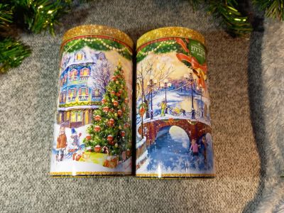 Лот: 16920888. Фото: 1. Чай в жестяной банке "Каникулы... Подарки на Новый год