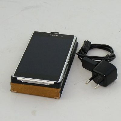 Лот: 12108150. Фото: 1. Смартфон Sony Xperia Z1 белый. Смартфоны