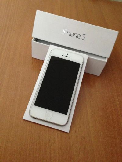 Лот: 3288802. Фото: 1. iphone 5 16gb white [как новый... Смартфоны