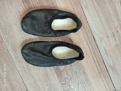 Лот: 16070806. Фото: 1. Чешки из натуральной кожи. Другое (обувь)