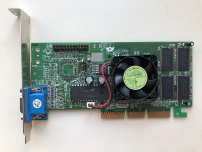 Лот: 25038357. Фото: 1. AGP 32Mb GeForce 2 MX400 с вентилятором... Видеокарты