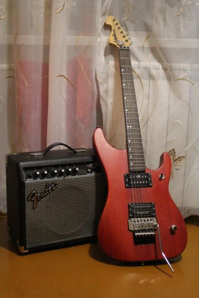 Лот: 3259866. Фото: 1. Washburn электрогитара + комбик. Гитары