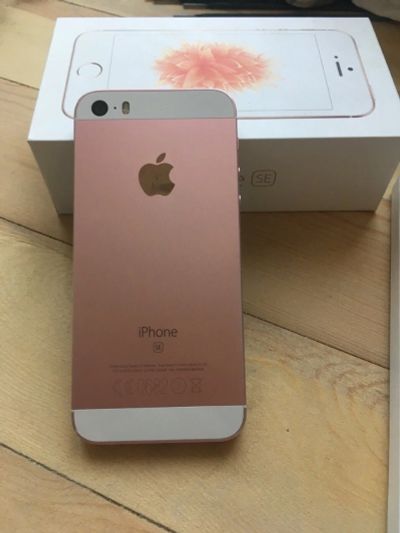 Лот: 15086835. Фото: 1. iPhone SE 32Gb. Смартфоны