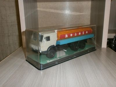Лот: 9662809. Фото: 1. Камаз 53212 Молоковоз 1:43 Элекон. Автомоделизм