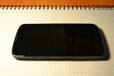 Лот: 6623828. Фото: 1. LG Nexus 4 разбитый + новый аккумулятор. Смартфоны