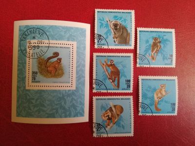 Лот: 14750985. Фото: 1. 1990, Мадагаскар, фауна, лемуры. Марки