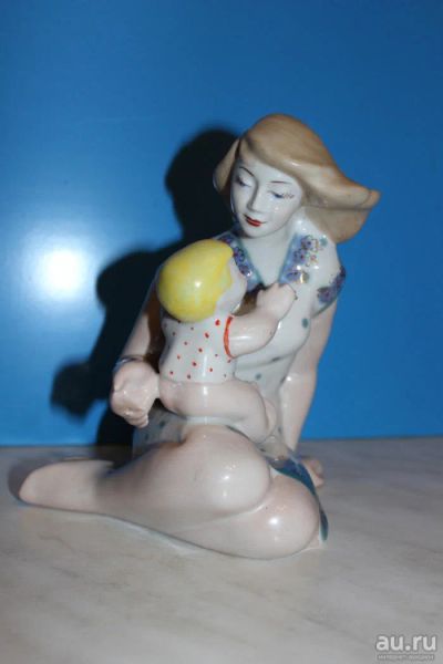Лот: 8474260. Фото: 1. Фарфоровая статуэтка "Материнство... Фарфор, керамика
