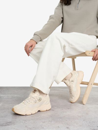 Лот: 25375565. Фото: 1. Кроссовки женские adidas Astir... Кеды, кроссовки, слипоны