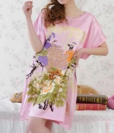 Лот: 3833114. Фото: 1. Сорочка с павлинами. Домашняя одежда
